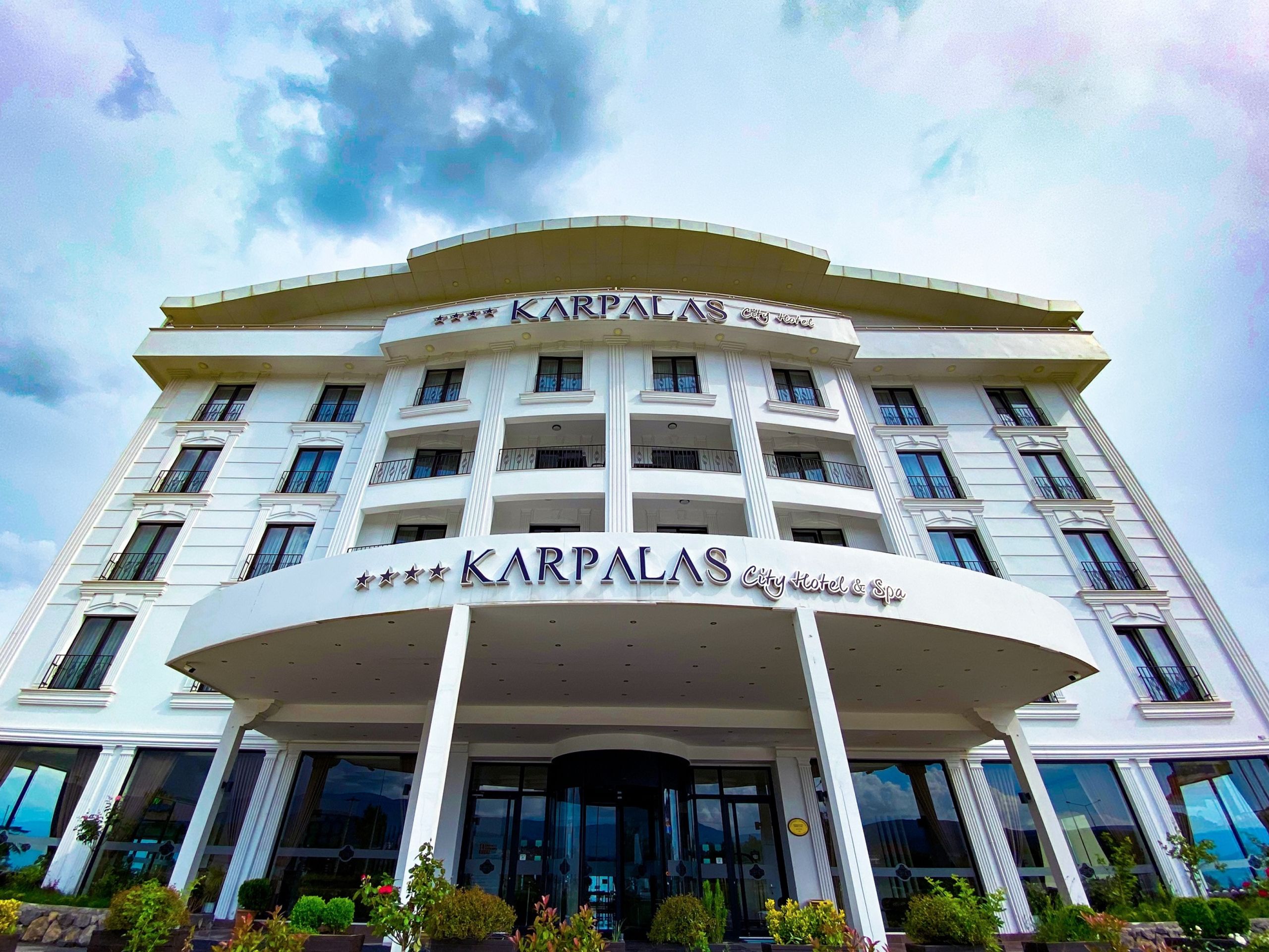 Karpalas City Hotel & Spa