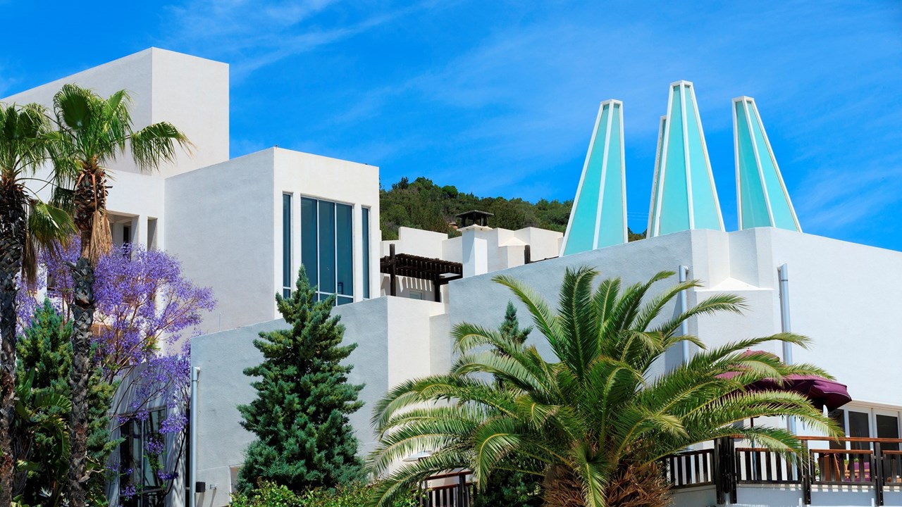 Kempinski barbaros bay. Kempinski Hotel Barbaros Bay Bodrum. Kempinski Hotel Barbaros Bay. Кемпински Турция. Красивые улицы в Бодруме.